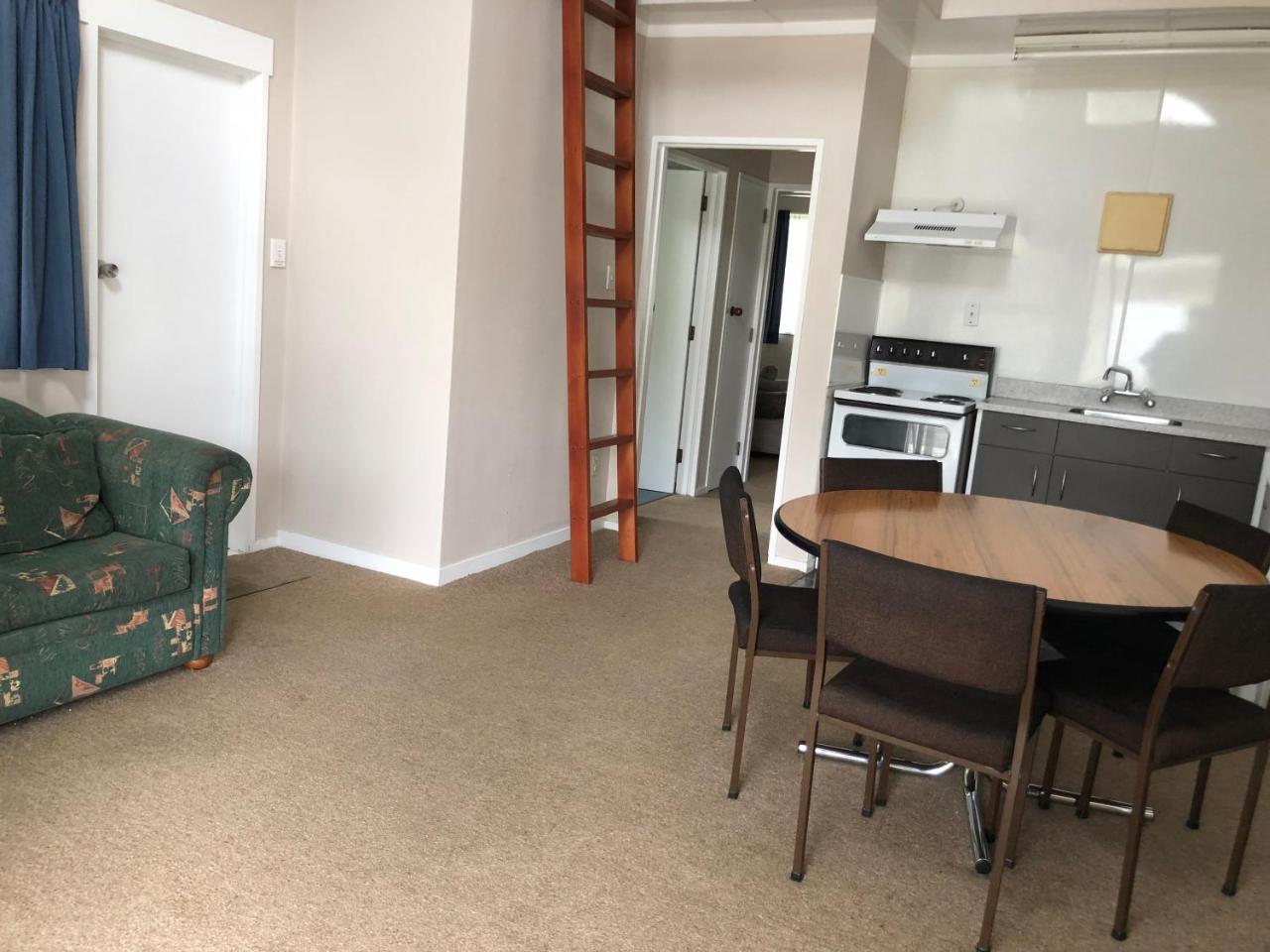 Halcombe Bulls Motel & Holiday Park מראה חיצוני תמונה