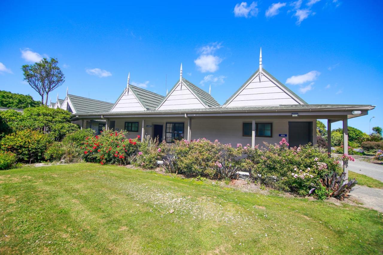 Halcombe Bulls Motel & Holiday Park מראה חיצוני תמונה