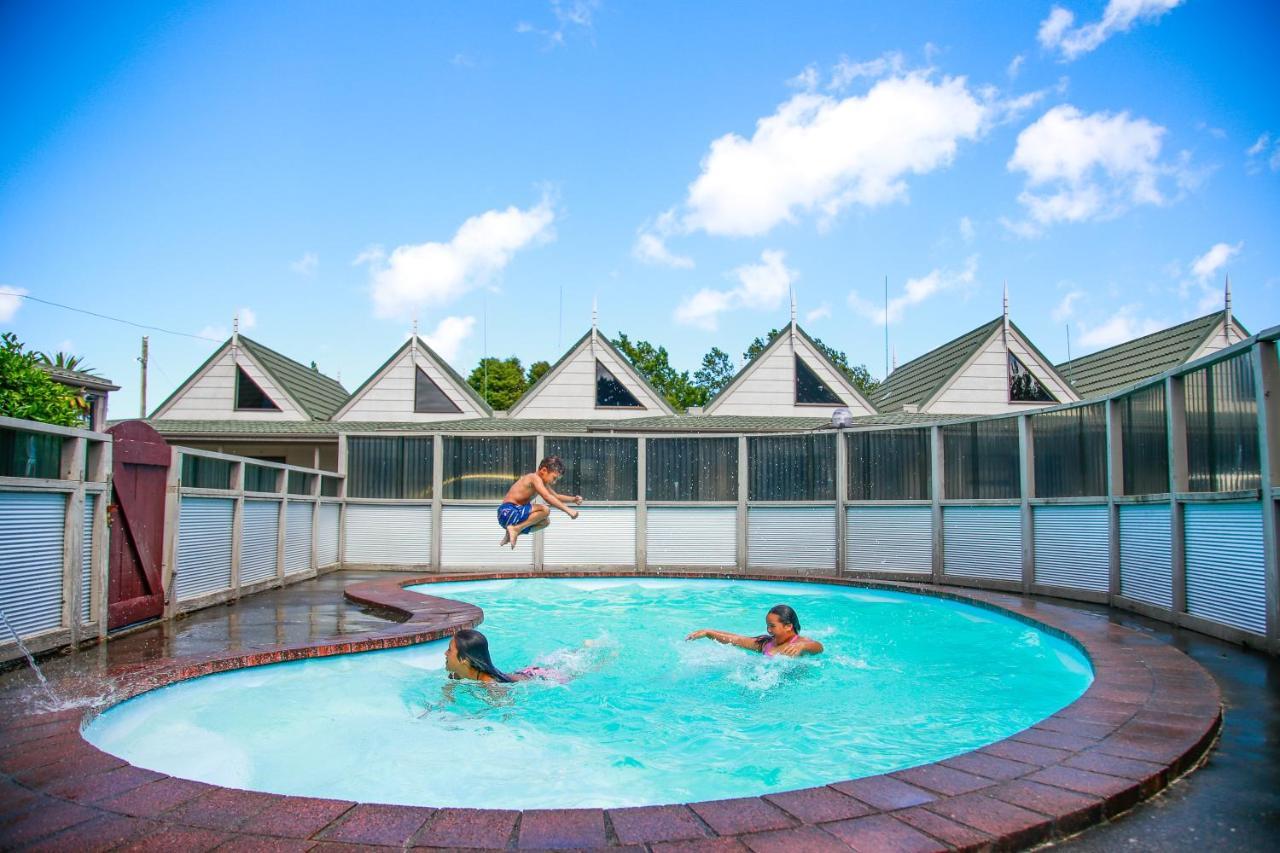 Halcombe Bulls Motel & Holiday Park מראה חיצוני תמונה